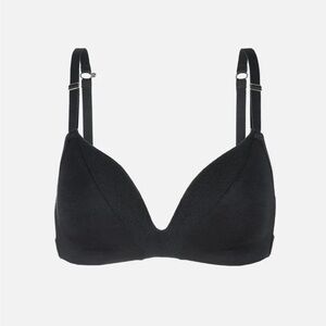 LIVELY- All-Day Deep V No-Wire